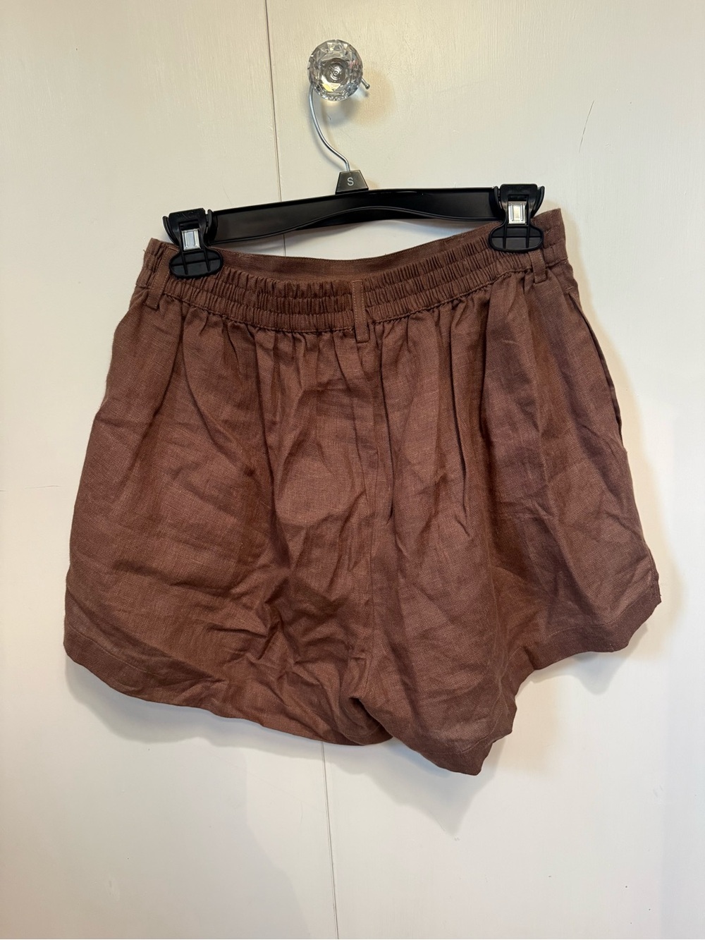 Vitamin A High-Waist Tailored Shorts in Brown,
No belt
inseam 3inch - Picture 2 of 5